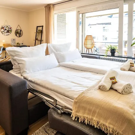 Lägenhet Ahrperle-modernes Apartment-balkon-kurviertel *