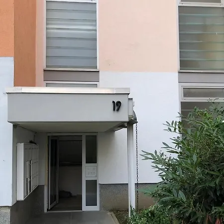 Lägenhet Ahrperle-modernes Apartment-balkon-kurviertel *
