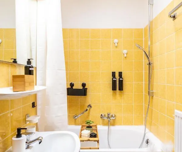 Ahrperle-modernes Apartment-balkon-kurviertel Apartamento *